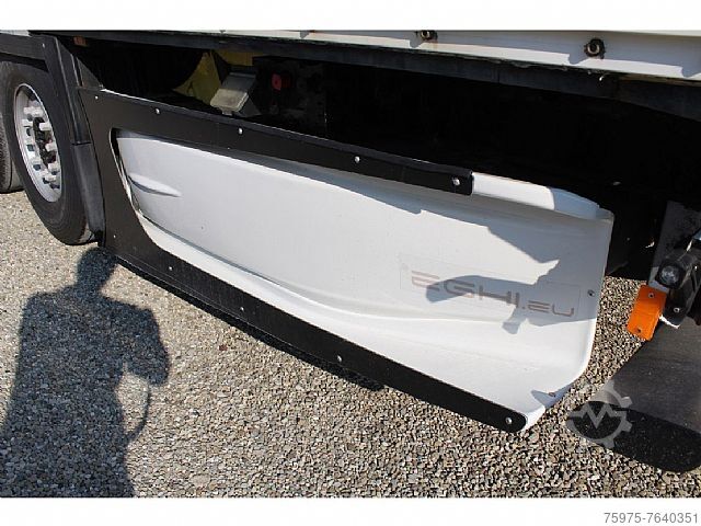 Skr. chlad./iz./pro cerst. výr. Krone semirimorchio isotermico doppio piano usato