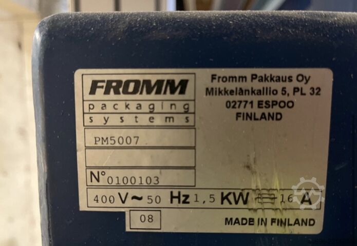 Linia do taśmowania taśmą plastikową Fromm PM5007