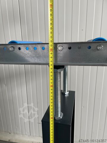 Trasportatore a rulli Elumatec Roller conveyor 3m