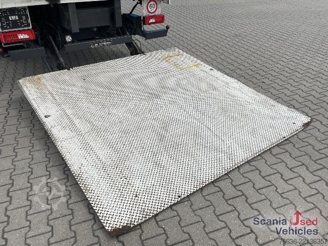 Flaklastbil med kapell Scania P 320 DB4x2MNB RETARDER FULL AIR 2T TAIL LIFT ACC