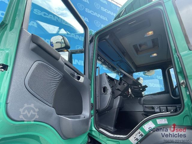 Flaklastbil med kapell Scania P 320 DB4x2MNB RETARDER FULL AIR 2T TAIL LIFT ACC
