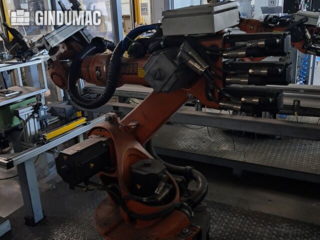 KUKA KR 16-2 con KRC 4 KUKA KR 16-2 with KRC 4