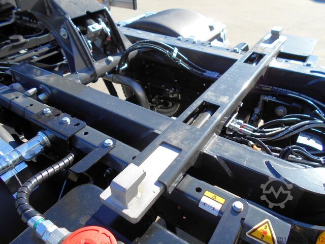 Deposit tip-ladvogn Isuzu M30 (7,5 ton) - SCARRABILE PALFINGER