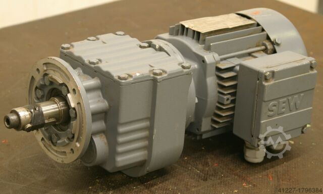 Motor cu transmisie 0,37 kW 43 rpm SEW-EURODRIVE RF27 DT71D4/TF