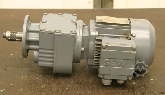 Motor cu transmisie 0,37 kW 43 rpm SEW-EURODRIVE RF27 DT71D4/TF