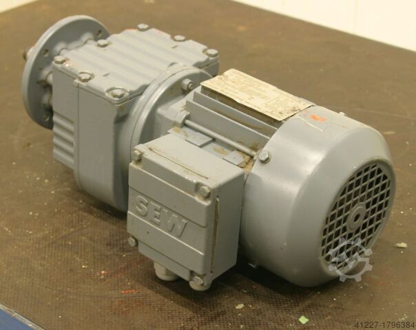 Motor cu transmisie 0,37 kW 43 rpm SEW-EURODRIVE RF27 DT71D4/TF