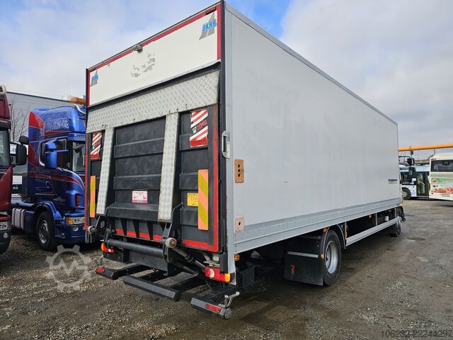 Vrachtwagen met bakwagen Volvo FL240 4x2 Ladeborwand