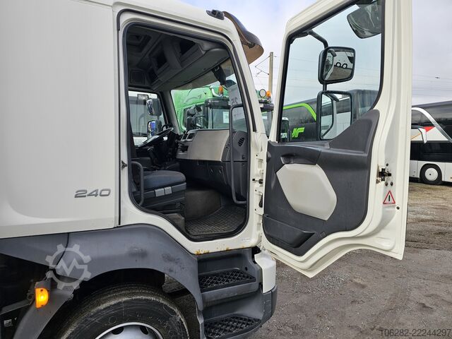 Vrachtwagen met bakwagen Volvo FL240 4x2 Ladeborwand