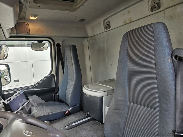 Vrachtwagen met bakwagen Volvo FL240 4x2 Ladeborwand