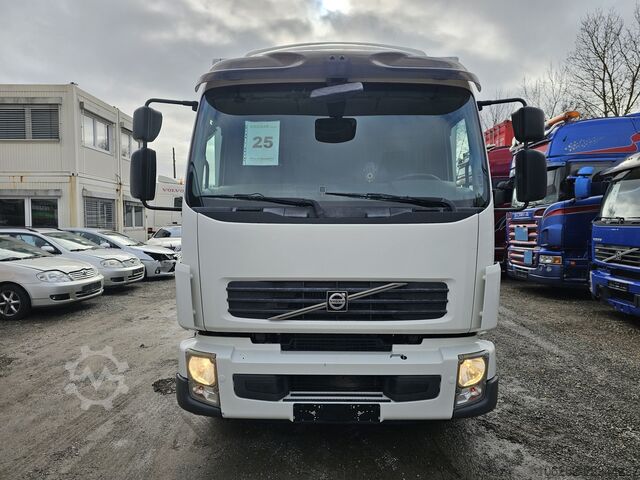 Vrachtwagen met bakwagen Volvo FL240 4x2 Ladeborwand