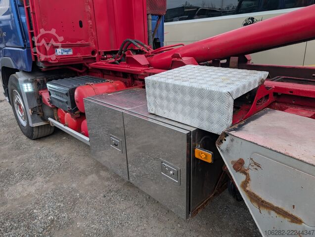 Haakarm vrachtwagen Volvo FH16 6X4 610HP HYVA Blatt/Luft Manuell