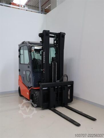 Forklift Toyota 8FBMKT30