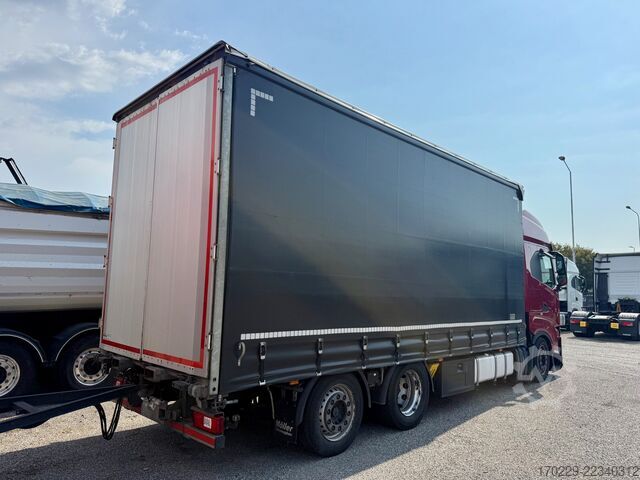 Valníkový nákladní automobil s plachtou Iveco s-way 480