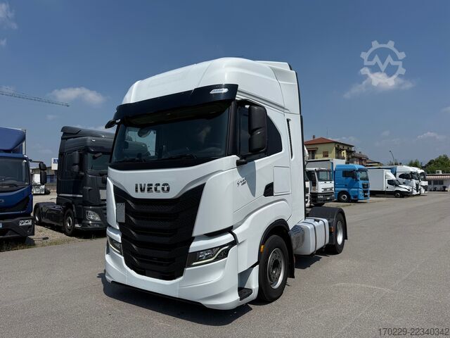 Standaard trekker Iveco s-way 490