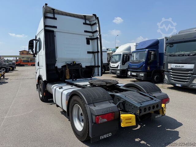 τυπική μονάδα τράκτορα Iveco s-way 490