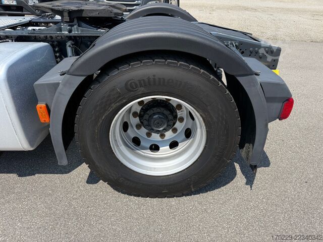 τυπική μονάδα τράκτορα Iveco s-way 490