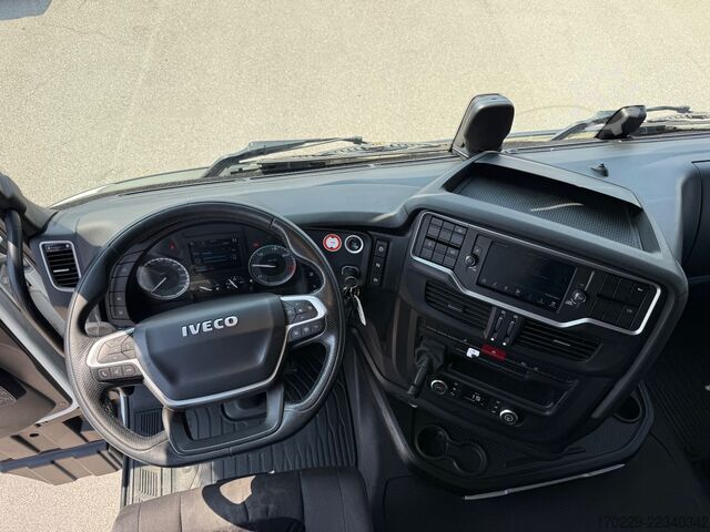 τυπική μονάδα τράκτορα Iveco s-way 490