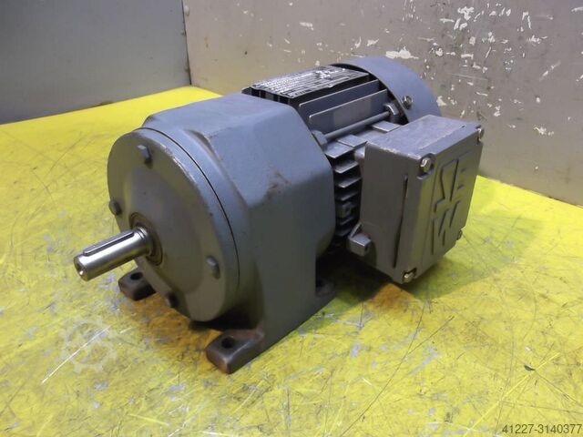 Motoréducteur 0,37 kW 222 tr/min SEW Eurodrive R302DT71D4