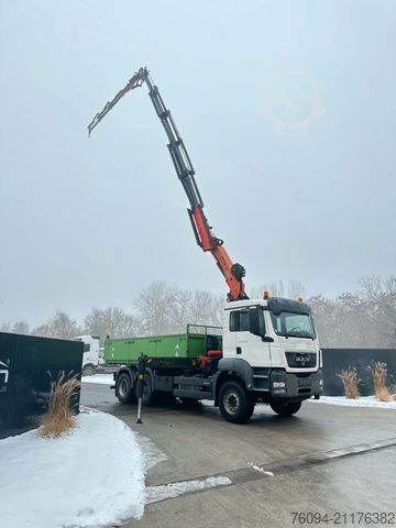 Camião basculante MAN TGS 33.440 6x4 KRAN 28m FUNK+Jib+Seilwinde 5./6.
