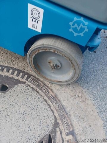 Vertikal mastlift Genie GRC 12