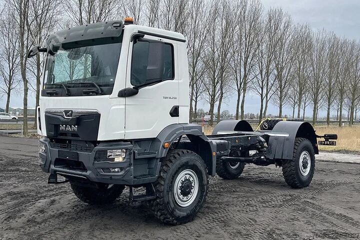 Fahrgestell mit Fahrerhaus MAN TGM 18.250 BB CH Chassis Cabin (15 units)