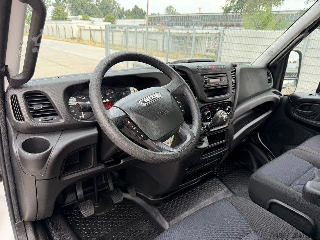 Pick-up bestelwagen IVECO 35C14 / AHK / Zwillingsbereift