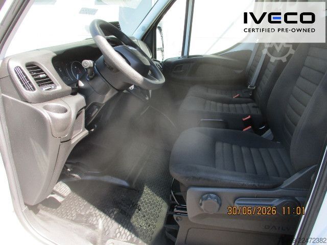 Vrachtwagen met bakwagen IVECO 35C16H