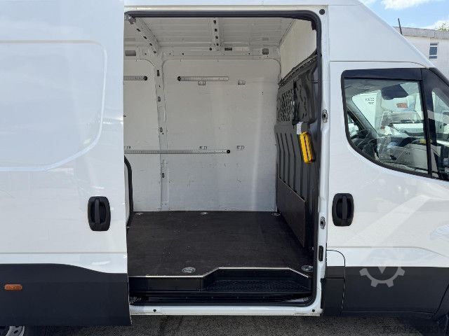 Bestelwagen IVECO 35S16V AHK + Fahrtenschreiber