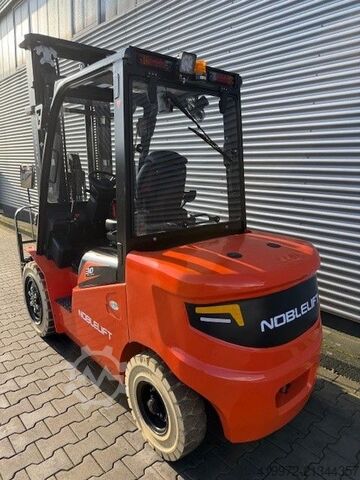 Elektrisk 4 -hjulet gaffeltruck Noblelift CPD30-AF1S