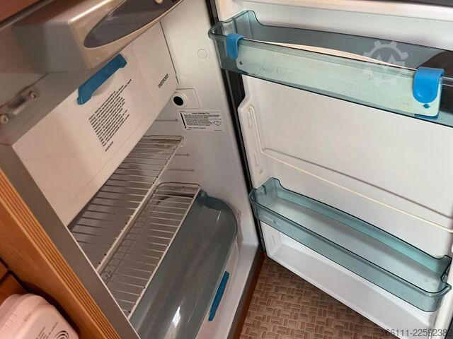 Halvintegrerad husbil DETHLEFFS Van 001 - Festbett - Solar - Klima - TV -