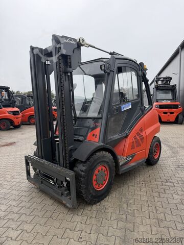 Wózek widłowy z silnikiem wysokoprężnym Linde H50D-02