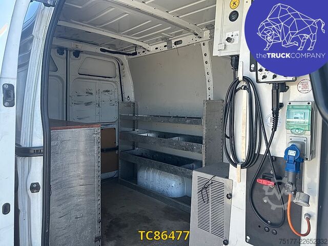 Hebebühne Renault Master 145.35 klubb