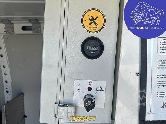 Hebebühne Renault Master 145.35 klubb