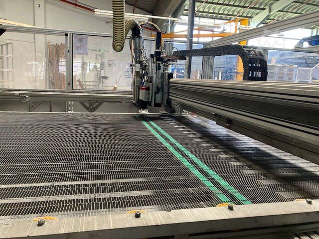 Waterstraalsnijder & verlijmingsstation Expert Systemtechnik GmbH Wasserstrahlschneider & Verklebestation