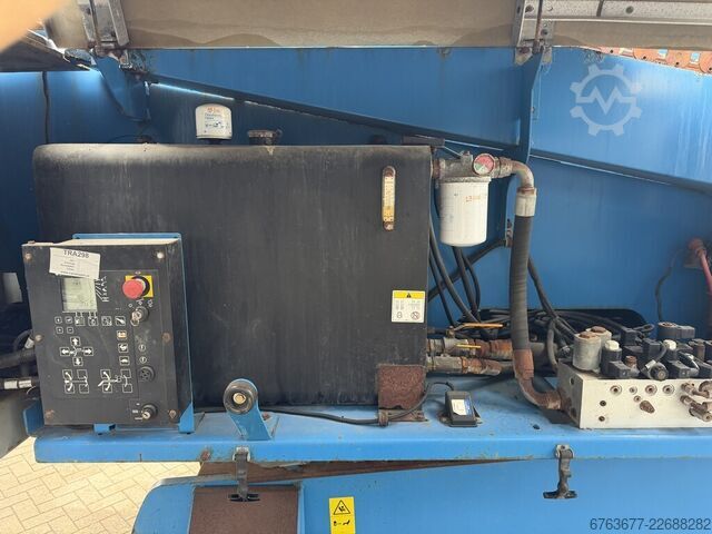 GENIE S-105 nacelle télescopique / plateforme élévatrice à flèche 4x4x4 DEUTZ DIESEL 3800h 34M haute GENIE S-105 Telescoop hoogwerker / boomlift 4x4x4 DEUTZ DIESEL 3800uur 34M Werkhoogte 2007