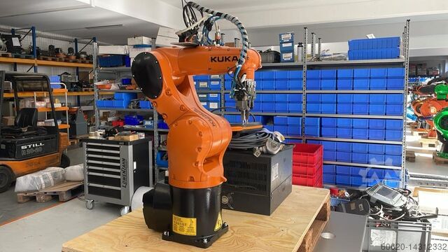 Industriella robotar KUKA KR6 R700 fivve