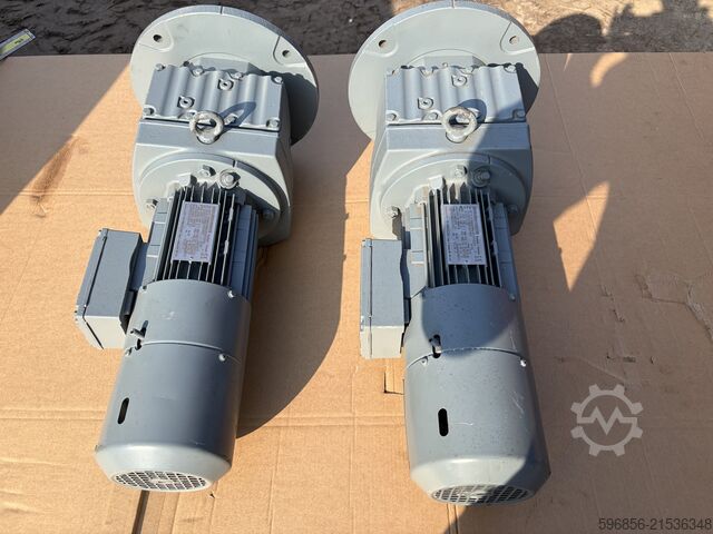 SEW EURODRIVE Gear Motor RF77 DT80N4 BMG/HF/ES1S 0.75kW Motoreduktor SEW EURODRIVE RF77 DT80N4 BMG/HF/ES1S 0,75kW Motoreduktor SEW EURODRIVE RF77 DT80N4 BMG/HF/ES1S 0,75kW