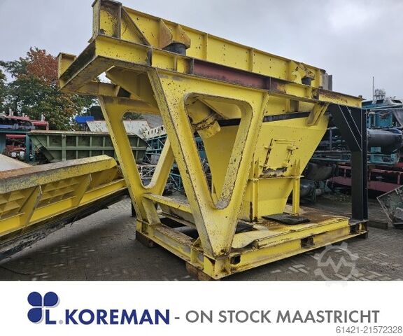 Hazemag trechter met trilgoot  Hazemag Hopper with Vibrating Chute