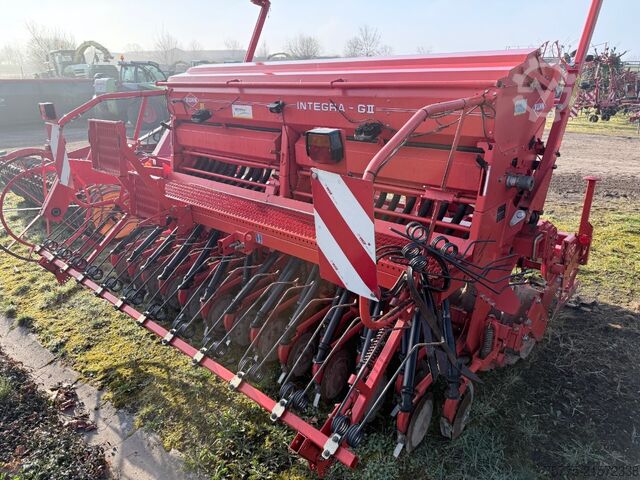 Landmaschine Integra G2