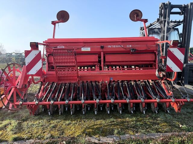 Landmaschine Integra G2