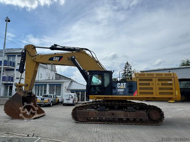 Graafmachine op rupsbanden Caterpillar 390FL ME