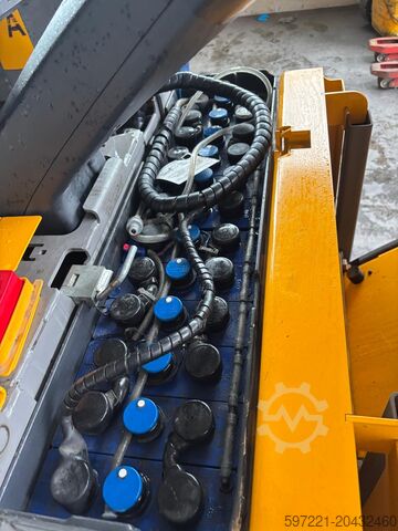 Trekvoertuigen Jungheinrich EZS C40