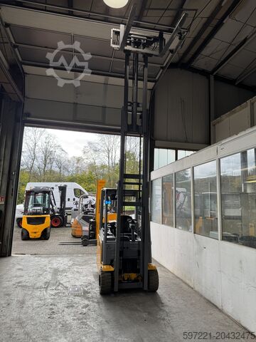 Elektrisch – 3 Räder Jungheinrich EFG 220 Triplex