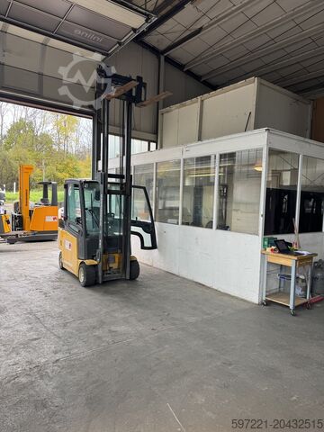 Elektrisch – 4 Räder Jungheinrich EFG 320 Batterie aus BJ:2018