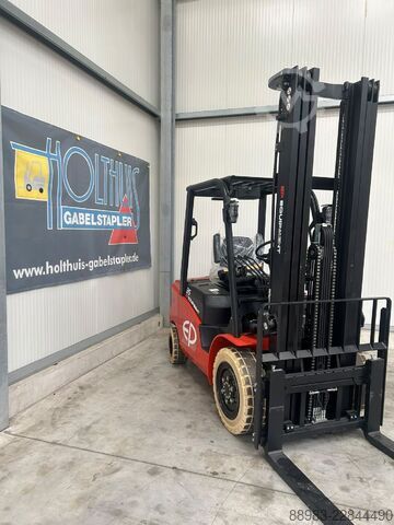 Elektrisk 4 -hjulet gaffeltruck EP EFL353 P