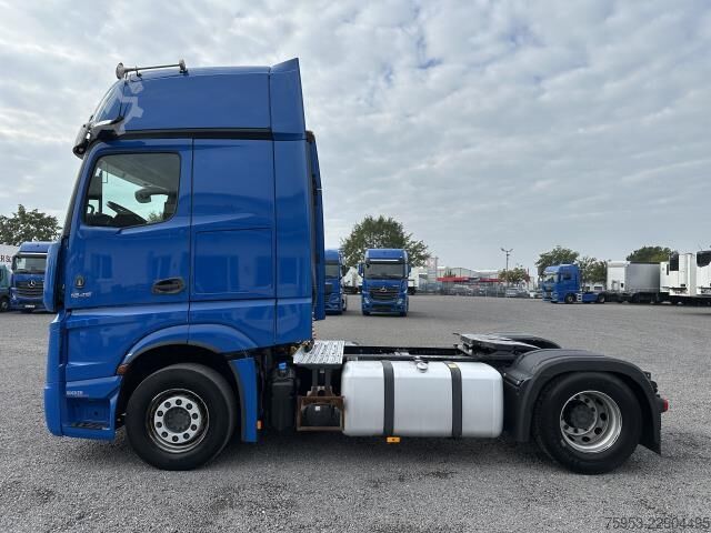 Tracteur routier standard Mercedes-Benz 1845 LS Gigaspace Retarder 2x PTO