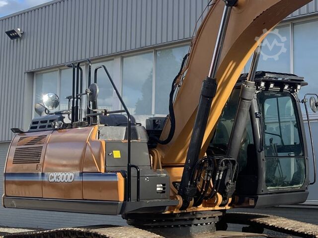 Crawler excavator CASE CX 300 D 2017