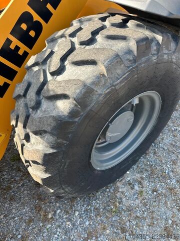 Wheel loader LIEBHERR L506 Compact