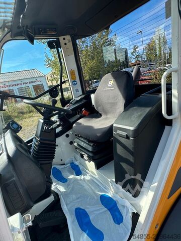Wheel loader LIEBHERR L506 Compact