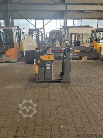 Vučni traktor Jungheinrich EZS130